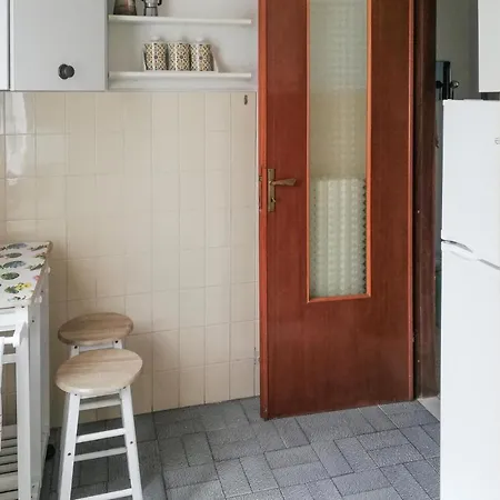 Amazing In With 2 Bedrooms And Wifi Apartment *
