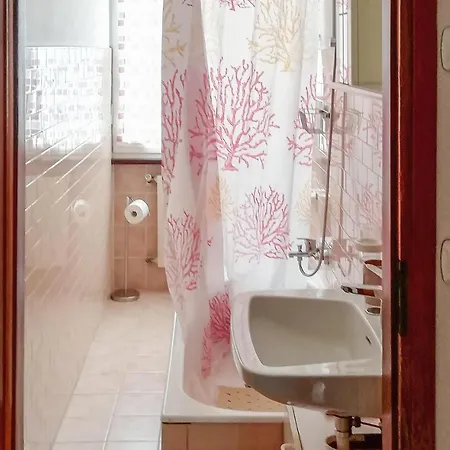 Amazing In With 2 Bedrooms And Wifi Apartment *